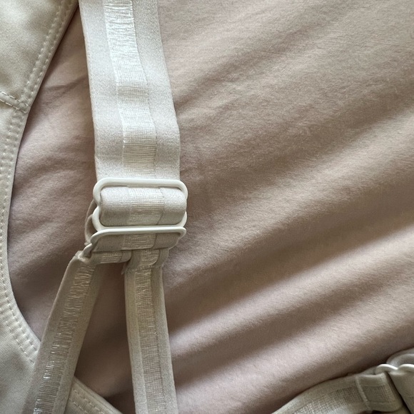 Free People sports bra cross back with adjustable straps - Picture 7 of 7